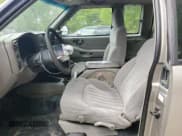 ✅ 2002 Chevrolet S-10 LS • VIN: 1GCCS19W528210280 • Лот: 52423155. Опубликован ранее на Copart с пробегом 108 460 миль. Бесплатный доступ к архиву аукционных продаж из США и подробный отчёт об истории автомобиля на DreamBid. Изображение 7.