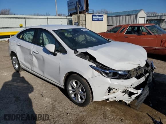 ✅ 2019 Chevrolet Cruze LT • VIN: 1G1BE5SMXK7147291 • Lot: 44806933. Listed on Copart with 95,129 mi. Free auction sales archive from the USA and detailed vehicle history report at DreamBid. Image 4.