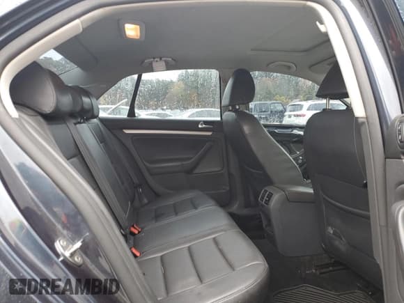 ✅ 2009 Volkswagen Jetta SE • VIN: 3VWRZ71K09M150462 • Lot: 82730175. Listed on Copart with 193,267 mi. Free auction sales archive from the USA and detailed vehicle history report at DreamBid. Image 10.