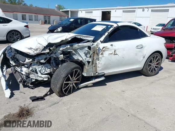 ✅ 2017 Mercedes-Benz SLC 43 AMG • VIN: WDDPK6GA2HF132038 • Lot: 41737706. Wystawiony na IAAI z przebiegiem 84 002 mil. Bezpłatny archiwum sprzedaży aukcyjnych z USA i szczegółowy raport historii pojazdu na DreamBid. Zdjęcie 2.