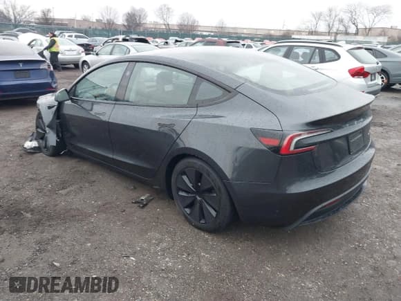 ✅ 2025 Tesla Model 3 Long Range • VIN: 5YJ3E1EB6SF878888 • Lot: 41451317. Wystawiony na IAAI z przebiegiem 732 mil. Bezpłatny archiwum sprzedaży aukcyjnych z USA i szczegółowy raport historii pojazdu na DreamBid. Zdjęcie 3.