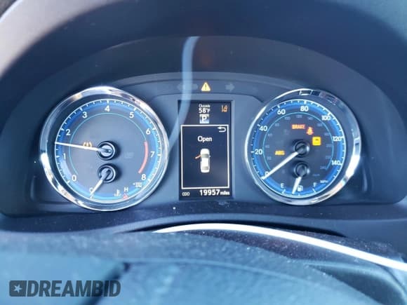 ✅ 2018 Toyota Corolla L • VIN: 2T1BURHE3JC109156 • Lot: 87471174. Listed on Copart with 19,957 mi. Free auction sales archive from the USA and detailed vehicle history report at DreamBid. Image 9.