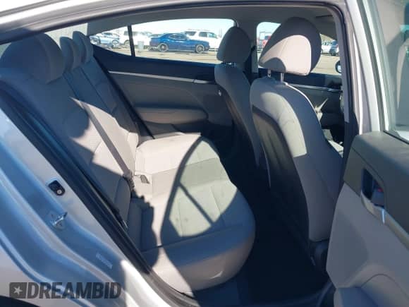 2019 Hyundai Elantra SE z VIN KMHD74LFXKU782707, wystawiony jako IAAI lot #41279473 z przebiegiem 34 053 mil mil oraz . Historia ofert i sprzedaży dostępna na DreamBid. Obrazek 8.