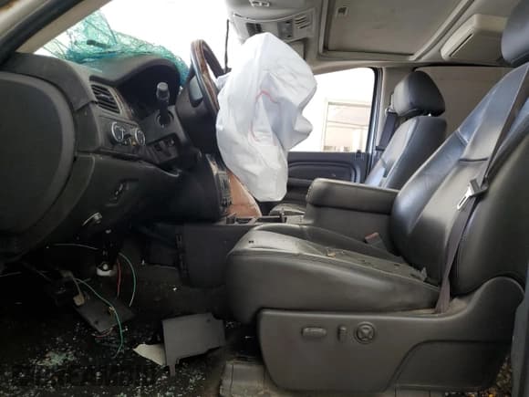 ✅ 2011 GMC Sierra 2500HD Denali • VIN: 1GT125C84BF231612 • Лот: 71473195. Опубликован ранее на Copart с пробегом Не указан. Бесплатный доступ к архиву аукционных продаж из США и подробный отчёт об истории автомобиля на DreamBid. Изображение 7.