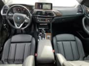 ✅ 2018 BMW X3 xDrive30i • VIN: 5UXTR9C57JLD65193 • Lot: 85132665. Wystawiony na Copart z przebiegiem 89 991 mil. Bezpłatny archiwum sprzedaży aukcyjnych z USA i szczegółowy raport historii pojazdu na DreamBid. Zdjęcie 8.