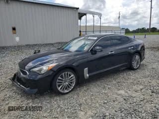 ✅ 2018 Kia Stinger • VIN: KNAE15LA0J6015212 • Lot: 68020045. Wystawiony na Copart z przebiegiem 102 479 mil. Bezpłatny archiwum sprzedaży aukcyjnych z USA i szczegółowy raport historii pojazdu na DreamBid. Zdjęcie 1.