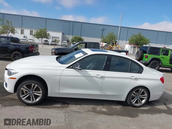 ✅ 2015 BMW 3 Series 328i • VIN: WBA3C1C53FK124887 • Lot: 43171371. Listed on IAAI with 62,577 mi. Free auction sales archive from the USA and detailed vehicle history report at DreamBid. Image 15.
