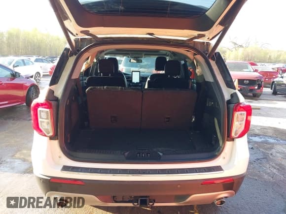 ✅ 2022 Ford Explorer Limited • VIN: 1FMSK8FH3NGB88697 • Lot: 42008355. Wystawiony na IAAI z przebiegiem 25 118 mil. Bezpłatny archiwum sprzedaży aukcyjnych z USA i szczegółowy raport historii pojazdu na DreamBid. Zdjęcie 17.