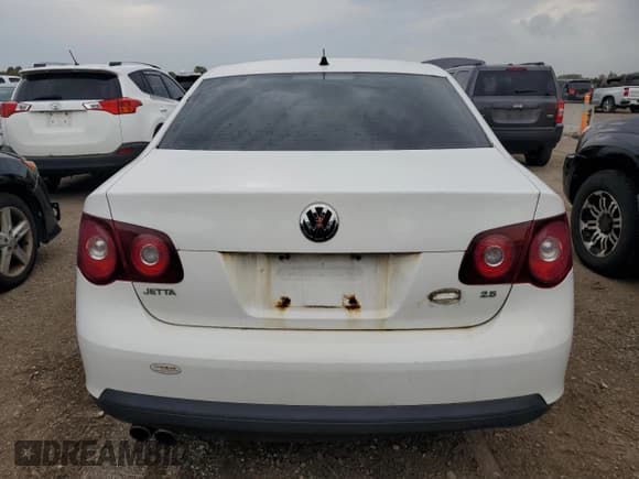 ✅ 2010 Volkswagen Jetta S • VIN: 3VWJZ7AJ4AM034741 • Lot: 81421965. Listed on Copart with 192,198 mi. Free auction sales archive from the USA and detailed vehicle history report at DreamBid. Image 6.