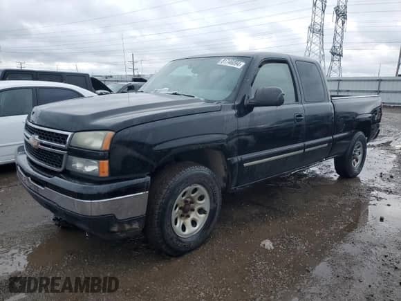 2006 Chevrolet Silverado 1500 LS z VIN 1GCEK19V76Z205081, wystawiony jako Copart lot #81746094 z przebiegiem 112 969 mil mil oraz Czysty tytuł • Clean title. Historia ofert i sprzedaży dostępna na DreamBid. Obrazek 1.