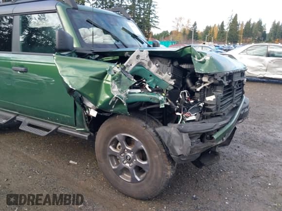 ✅ 2024 Ford Bronco Big Bend • VIN: 1FMDE7BH9RLA32337 • Lot: 43661710. Wystawiony na IAAI z przebiegiem 5 897 mil. Bezpłatny archiwum sprzedaży aukcyjnych z USA i szczegółowy raport historii pojazdu na DreamBid. Zdjęcie 6.