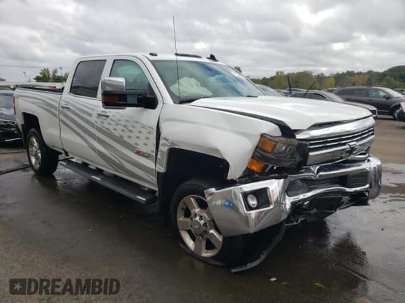✅ 2019 Chevrolet Silverado 2500HD LTZ • VIN: 1GC1KTEG9KF100989 • Lot: 72360484. Wystawiony na Copart z przebiegiem 141 313 mil. Bezpłatny archiwum sprzedaży aukcyjnych z USA i szczegółowy raport historii pojazdu na DreamBid. Zdjęcie 4.