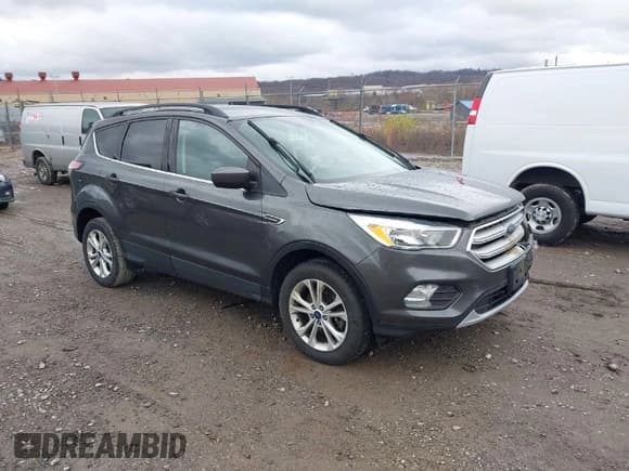 ✅ 2018 Ford Escape SE • VIN: 1FMCU9GD9JUB18987 • Lot: 40912957. Wystawiony na IAAI z przebiegiem 110 279 mil. Bezpłatny archiwum sprzedaży aukcyjnych z USA i szczegółowy raport historii pojazdu na DreamBid. Zdjęcie 1.