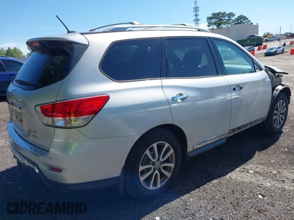 ✅ 2016 Nissan Pathfinder SV • VIN: 5N1AR2MM1GC611565 • Lot: 42319877. Wystawiony na IAAI z przebiegiem 106 246 mil. Bezpłatny archiwum sprzedaży aukcyjnych z USA i szczegółowy raport historii pojazdu na DreamBid. Zdjęcie 4.