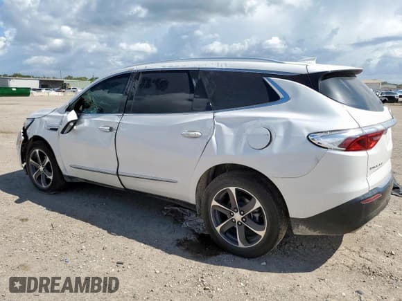 ✅ 2022 Buick Enclave Essence • VIN: 5GAERBKW7NJ172358 • Лот: 80949815. Опубликован ранее на Copart с пробегом 62 081 миль. Бесплатный доступ к архиву аукционных продаж из США и подробный отчёт об истории автомобиля на DreamBid. Изображение 2.