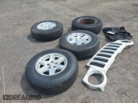 ✅ 2002 Jeep Liberty Limited • VIN: 1J8GL58K22W302844 • Lot: 42501721. Listed on IAAI with 133,078 mi. Free auction sales archive from the USA and detailed vehicle history report at DreamBid. Image 12.