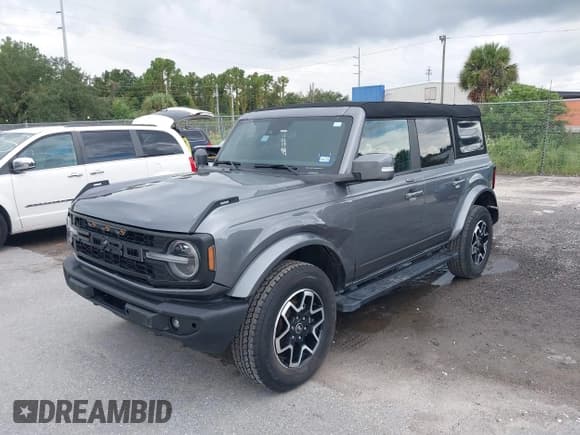 ✅ 2023 Ford Bronco • VIN: 1FMEE5BP0PLB18858 • Lot: 43179647. Wystawiony na IAAI z przebiegiem 38 479 mil. Bezpłatny archiwum sprzedaży aukcyjnych z USA i szczegółowy raport historii pojazdu na DreamBid. Zdjęcie 2.