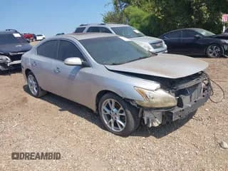 ✅ 2013 Nissan Maxima SV • VIN: 1N4AA5AP5DC836293 • Lot: 43207764. Wystawiony na IAAI z przebiegiem 227 787 mil. Bezpłatny archiwum sprzedaży aukcyjnych z USA i szczegółowy raport historii pojazdu na DreamBid. Zdjęcie 1.