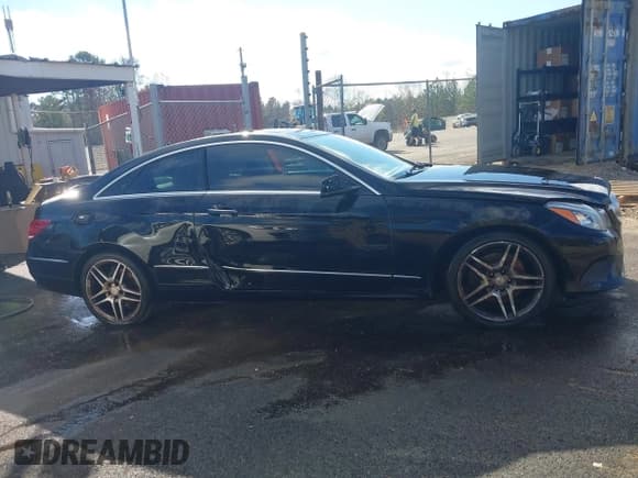 ✅ 2015 Mercedes-Benz E 400 • VIN: WDDKJ6HB5FF305519 • Lot: 43696240. Wystawiony na IAAI z przebiegiem Nie podano. Bezpłatny archiwum sprzedaży aukcyjnych z USA i szczegółowy raport historii pojazdu na DreamBid. Zdjęcie 13.