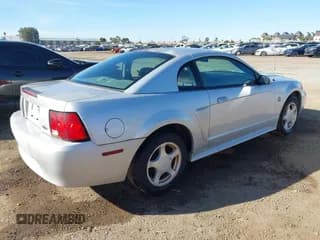 ✅ 2004 Ford Mustang Standard • VIN: 1FAFP40614F190675 • Lot: 43817559. Wystawiony na IAAI z przebiegiem 140 783 mil. Bezpłatny archiwum sprzedaży aukcyjnych z USA i szczegółowy raport historii pojazdu na DreamBid. Zdjęcie 4.