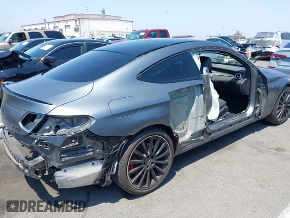 ✅ 2022 Mercedes-Benz C 43 AMG • VIN: W1KWJ6EB9NG114054 • Лот: 42732063. Опубликован ранее на IAAI с пробегом 20 960 миль. Бесплатный доступ к архиву аукционных продаж из США и подробный отчёт об истории автомобиля на DreamBid. Изображение 4.