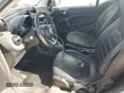 ✅ 2016 Smart fortwo Prime • VIN: WMEFJ5DA3GK073788 • Lot: 85151445. Wystawiony na Copart z przebiegiem 102 443 mil. Bezpłatny archiwum sprzedaży aukcyjnych z USA i szczegółowy raport historii pojazdu na DreamBid. Zdjęcie 7.