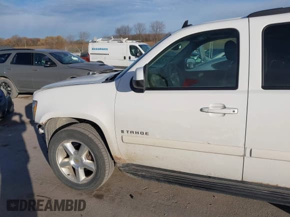 ✅ 2007 Chevrolet Tahoe LTZ • VIN: 1GNFK130X7J406501 • Lot: 43626787. Wystawiony na IAAI z przebiegiem 259 163 mil. Bezpłatny archiwum sprzedaży aukcyjnych z USA i szczegółowy raport historii pojazdu na DreamBid. Zdjęcie 14.