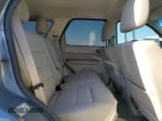 ✅ 2011 Ford Escape Hybrid • VIN: 1FMCU4K30BKC54584 • Lot: 42310875. Wystawiony na Copart z przebiegiem 106 259 mil. Bezpłatny archiwum sprzedaży aukcyjnych z USA i szczegółowy raport historii pojazdu na DreamBid. Zdjęcie 11.