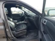 ✅ 2020 Ford Explorer XLT • VIN: 1FMSK7DH3LGA67680 • Lot: 41793104. Wystawiony na IAAI z przebiegiem 57 409 mil. Bezpłatny archiwum sprzedaży aukcyjnych z USA i szczegółowy raport historii pojazdu na DreamBid. Zdjęcie 5.