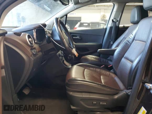 2015 Chevrolet Trax LTZ z VIN KL7CJNSB7FB190296, wystawiony jako Copart lot #86837705 z przebiegiem 102 827 mil mil oraz Czysty tytuł • Clean title. Historia ofert i sprzedaży dostępna na DreamBid. Obrazek 7.