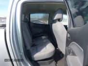 ✅ 2019 Chevrolet Colorado 2WD Work Truck • VIN: 1GCGSBEA7K1199177 • Lot: 41622091. Wystawiony na IAAI z przebiegiem 105 231 mil. Bezpłatny archiwum sprzedaży aukcyjnych z USA i szczegółowy raport historii pojazdu na DreamBid. Zdjęcie 8.