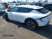 ✅ 2022 Kia EV6 Wind • VIN: KNDC3DLC3N5083287 • Лот: 42398104. Опубликован ранее на IAAI с пробегом 102 718 миль. Бесплатный доступ к архиву аукционных продаж из США и подробный отчёт об истории автомобиля на DreamBid. Изображение 3.