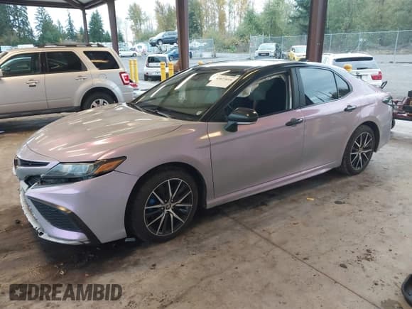 ✅ 2022 Toyota Camry SE • VIN: 4T1G11BK9NU061035 • Lot: 43623016. Wystawiony na IAAI z przebiegiem 48 822 mil. Bezpłatny archiwum sprzedaży aukcyjnych z USA i szczegółowy raport historii pojazdu na DreamBid. Zdjęcie 2.