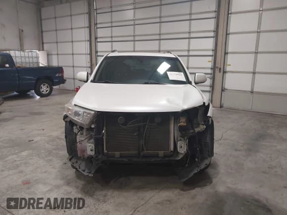 ✅ 2011 Toyota Highlander Limited • VIN: 5TDDK3EH1BS082431 • Lot: 42770921. Listed on IAAI with 111,741 mi. Free auction sales archive from the USA and detailed vehicle history report at DreamBid. Image 13.