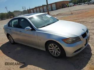 2007 BMW 3 Series 328xi с VIN WBAVC93577K033386, выставлен на аукционе IAAI как лот 43251213 с пробегом 113 426 миль миль и . История ставок и продаж доступна на DreamBid. Изображение 1.