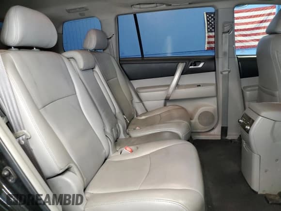 ✅ 2013 Toyota Highlander SE • VIN: 5TDZK3EH8DS133903 • Лот: 86811715. Опубликован ранее на Copart с пробегом 214 200 миль. Бесплатный доступ к архиву аукционных продаж из США и подробный отчёт об истории автомобиля на DreamBid. Изображение 11.