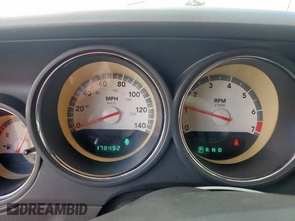 2010 Dodge Challenger SE с VIN 2B3CJ4DV2AH323214, выставлен на аукционе Copart как лот 83939675 с пробегом 178 492 миль миль и Списание • Salvage title. История ставок и продаж доступна на DreamBid. Изображение 9.