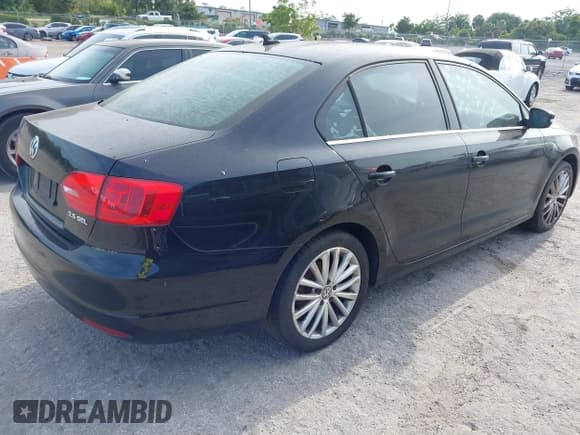 ✅ 2011 Volkswagen Jetta SEL • VIN: 3VWLX7AJ6BM394822 • Лот: 42360987. Опубликован ранее на IAAI с пробегом 173 310 миль. Бесплатный доступ к архиву аукционных продаж из США и подробный отчёт об истории автомобиля на DreamBid. Изображение 4.