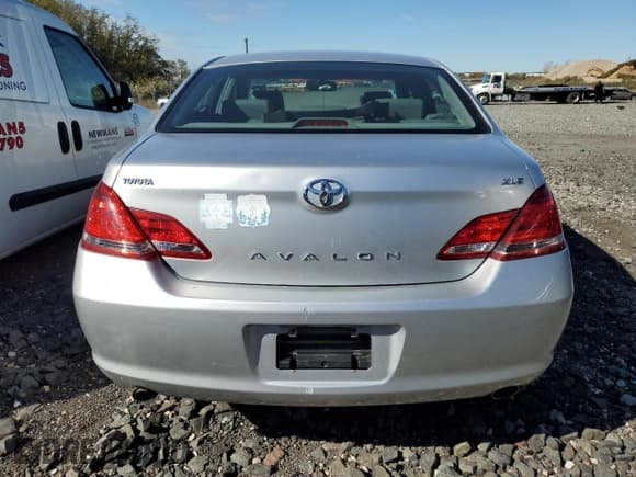 ✅ 2005 Toyota Avalon XLS • VIN: 4T1BK36B15U027801 • Lot: 82546765. Wystawiony na Copart z przebiegiem 81 632 mil. Bezpłatny archiwum sprzedaży aukcyjnych z USA i szczegółowy raport historii pojazdu na DreamBid. Zdjęcie 6.