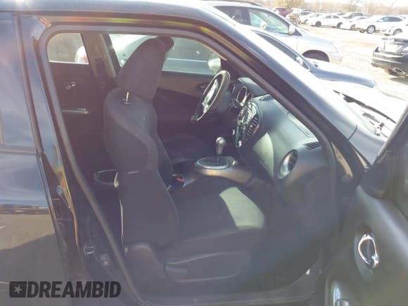 ✅ 2014 Nissan Juke SV • VIN: JN8AF5MRXET353915 • Lot: 41687043. Wystawiony na IAAI z przebiegiem 129 150 mil. Bezpłatny archiwum sprzedaży aukcyjnych z USA i szczegółowy raport historii pojazdu na DreamBid. Zdjęcie 5.