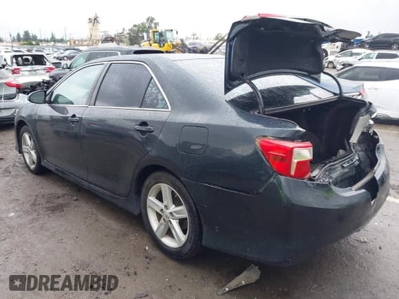 ✅ 2014 Toyota Camry SE • VIN: 4T1BF1FK4EU764533 • Lot: 43710236. Wystawiony na IAAI z przebiegiem 191 205 mil. Bezpłatny archiwum sprzedaży aukcyjnych z USA i szczegółowy raport historii pojazdu na DreamBid. Zdjęcie 3.