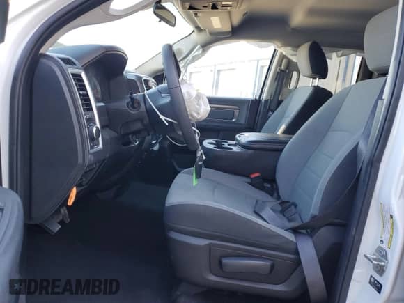 2024 Ram 1500 SLT z VIN 1C6RR6GG1RS142837, wystawiony jako Copart lot #50656995 z przebiegiem 22 521 mil mil oraz Nie do naprawy • Non repairable. Historia ofert i sprzedaży dostępna na DreamBid. Obrazek 7.