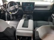 ✅ 2024 GMC HUMMER EV Pickup 2X • VIN: 1GT10BDD5RU113851 • Lot: 53384595. Wystawiony na Copart z przebiegiem 8 556 mil. Bezpłatny archiwum sprzedaży aukcyjnych z USA i szczegółowy raport historii pojazdu na DreamBid. Zdjęcie 8.