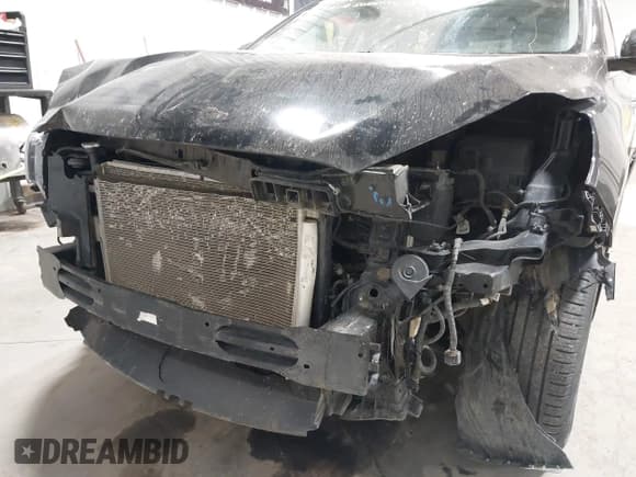 ✅ 2019 Kia Sorento LX • VIN: 5XYPGDA54KG584282 • Lot: 42505080. Listed on IAAI with 83,431 mi. Free auction sales archive from the USA and detailed vehicle history report at DreamBid. Image 6.