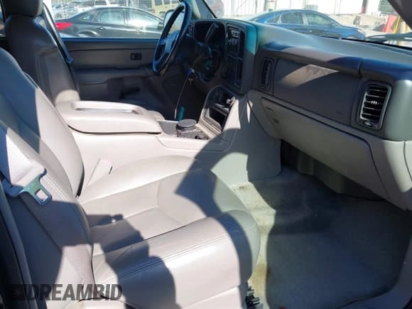 ✅ 2004 Chevrolet Suburban LT • VIN: 3GNFK16Z24G248825 • Lot: 41822128. Listed on IAAI with 188,860 mi. Free auction sales archive from the USA and detailed vehicle history report at DreamBid. Image 5.