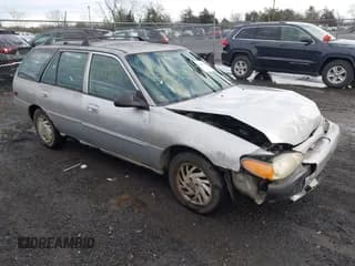 ✅ 1999 Ford Escort SE • VIN: 3FAFP15P0XR202242 • Lot: 43815870. Wystawiony na IAAI z przebiegiem 141 754 mil. Bezpłatny archiwum sprzedaży aukcyjnych z USA i szczegółowy raport historii pojazdu na DreamBid. Zdjęcie 1.