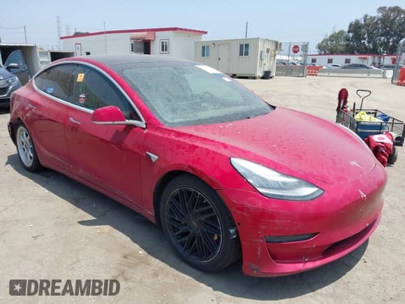 ✅ 2020 Tesla Model 3 Long Range • VIN: 5YJ3E1EB3LF666760 • Lot: 42441379. Wystawiony na IAAI z przebiegiem 117 318 mil. Bezpłatny archiwum sprzedaży aukcyjnych z USA i szczegółowy raport historii pojazdu na DreamBid. Zdjęcie 1.