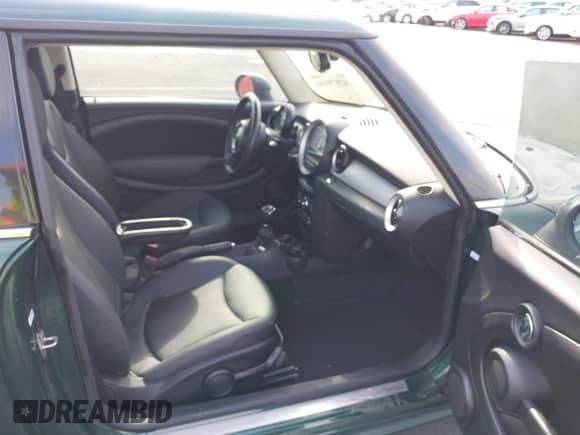 2011 MINI Hardtop with VIN WMWSU3C58BT091720, listed as a IAAI auction lot 42875190 with 60,918 mi miles and . Bid and sale history available at DreamBid. Image 5.