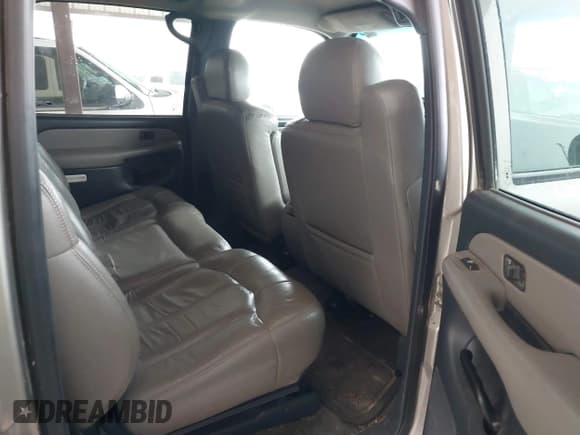 ✅ 2000 Chevrolet Suburban LS • VIN: 3GNFK16T8YG143773 • Лот: 41476329. Опубликован ранее на IAAI с пробегом 214 158 миль. Бесплатный доступ к архиву аукционных продаж из США и подробный отчёт об истории автомобиля на DreamBid. Изображение 8.