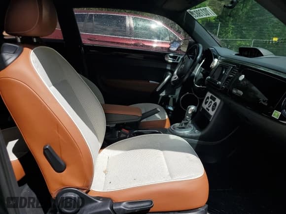 ✅ 2016 Volkswagen Beetle Classic • VIN: 3VWF17AT2GM631622 • Lot: 70279835. Listed on Copart with 97,152 mi. Free auction sales archive from the USA and detailed vehicle history report at DreamBid. Image 10.